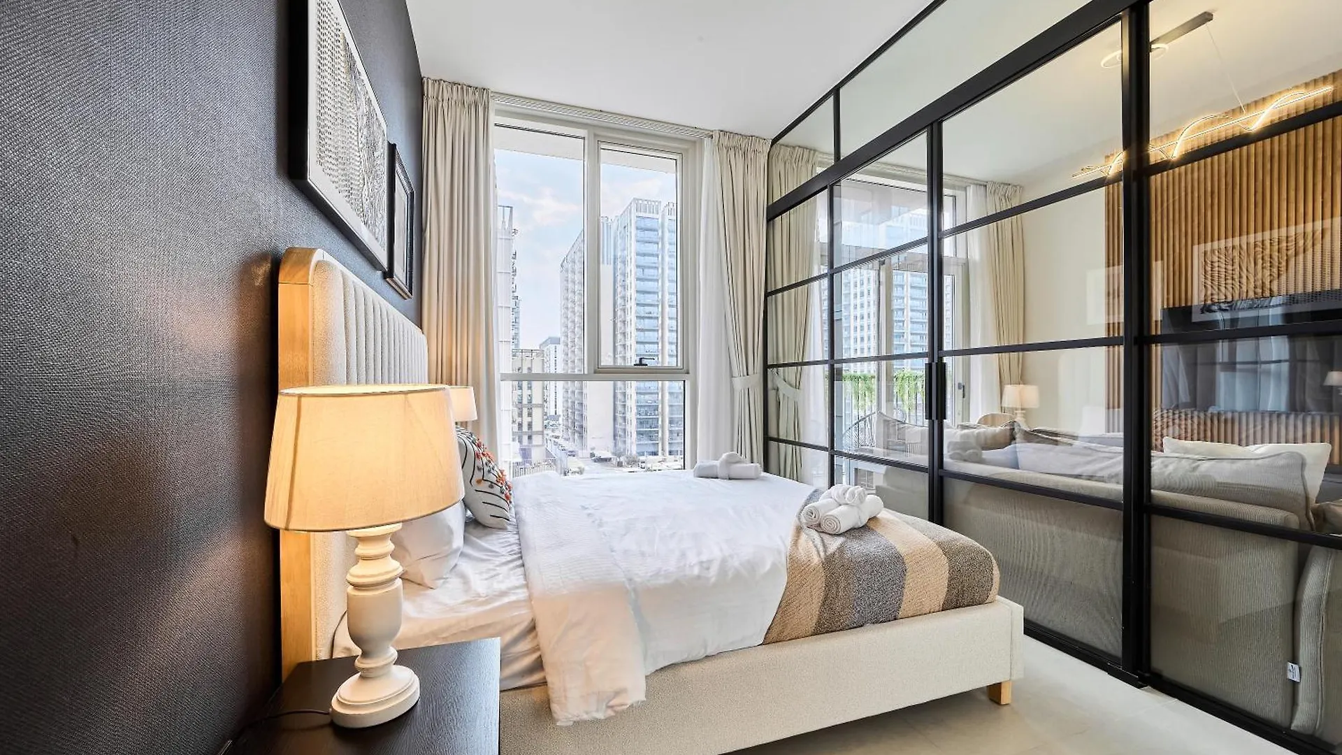 Elegant 2Br Living Steps From Dubai Hills Park 아파트